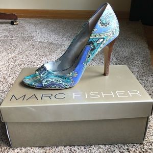 Marc Fisher blue paisley 4” peep-toe heels